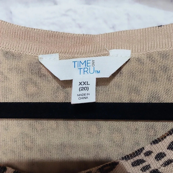 Time and Tru Women's XXL (20) Crew Neck Leopard Cardigan Full button up So Soft‎ - Picture 3 of 6